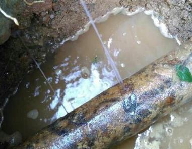 吉县楼顶渗水维修公司分享下地暖漏水的原因及检测方法。